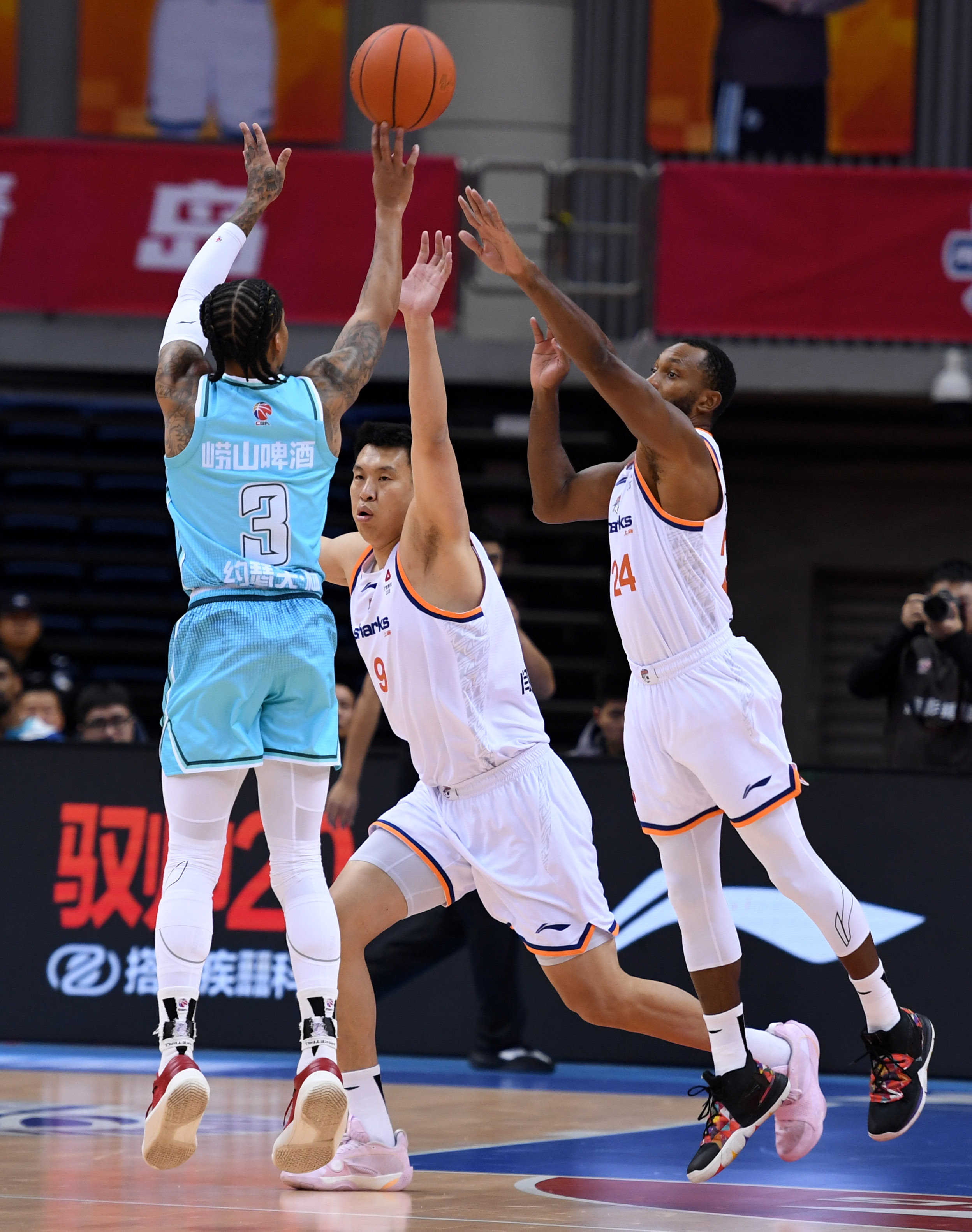 这也行？上海申花战术微调备战NBA常规赛俄克拉荷马雷霆围绕CBA常规赛止住颓势，转会期切尔西调整名单以备欧冠